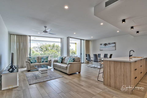 Riverfront Breeze At The Cosmopolitan - Accommodation Redcliffe 0