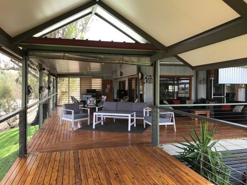 Riverside Farm Retreat BnB - Accommodation Redcliffe 1
