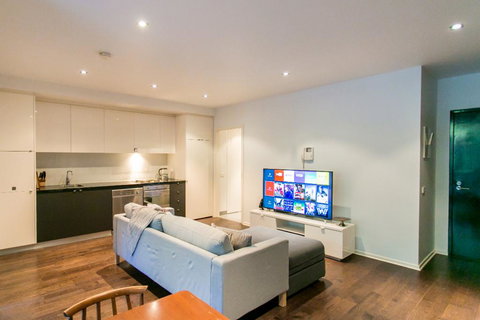 RIVERSIDE RICHMOND LARGE 1 BEDROOM POOLPARKINGNETFLIX - Accommodation Redcliffe 1