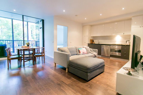 RIVERSIDE RICHMOND LARGE 1 BEDROOM POOLPARKINGNETFLIX - Accommodation Redcliffe 0