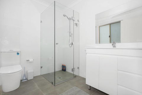 Riverwood Bright 3 Bedroom House With Parking - Accommodation Redcliffe 2