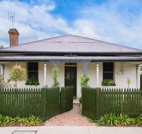 Roalies Farm House - Accommodation Redcliffe