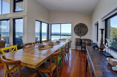 ROCKPOOL (4 Night Min) - Accommodation Redcliffe 2