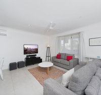 Ronald Avenue 101 Sea Behind The Trees - Accommodation Redcliffe