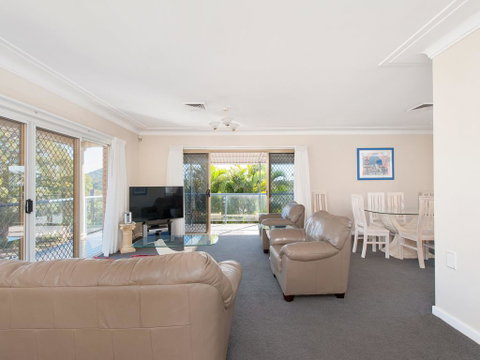 Ronald Avenue, 45, Villa Floridiana - Accommodation Redcliffe 1