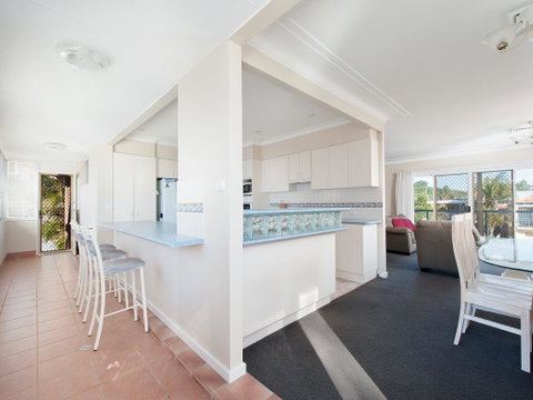 Ronald Avenue, 45, Villa Floridiana - Accommodation Redcliffe 3