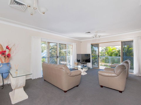 Ronald Avenue, 45, Villa Floridiana - Accommodation Redcliffe 2