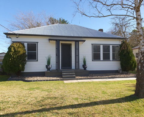 Ronelle Cottage - Accommodation Redcliffe 0