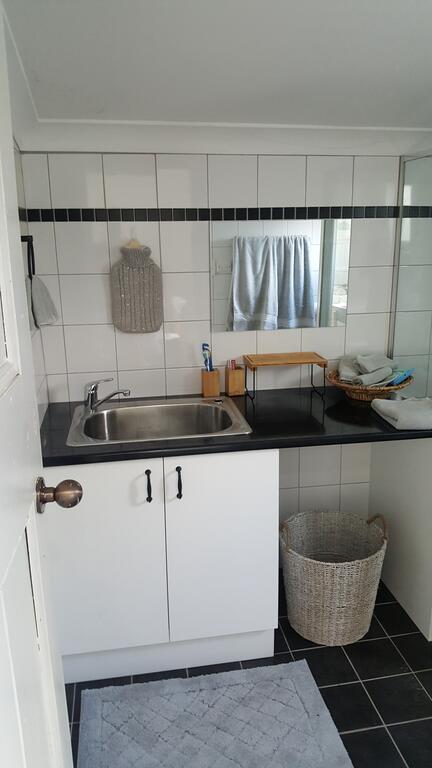 Rosslyn Cottages - Accommodation Redcliffe 2