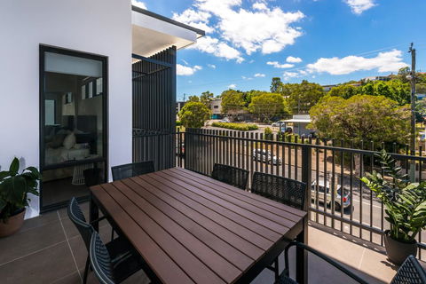 Round About Bulimba - Executive 3BR Bulimba Apartment Near Oxford St Shops And Restaurants - Accommodation Redcliffe 3