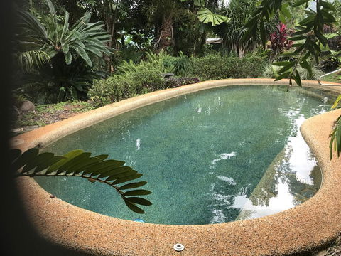 Royal Palm Cottage, Entire Two Bedroom 2 Bathroom House With Pool - Accommodation Redcliffe 2