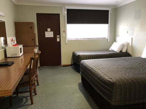 Roydons Motor Inn - Accommodation Redcliffe 2