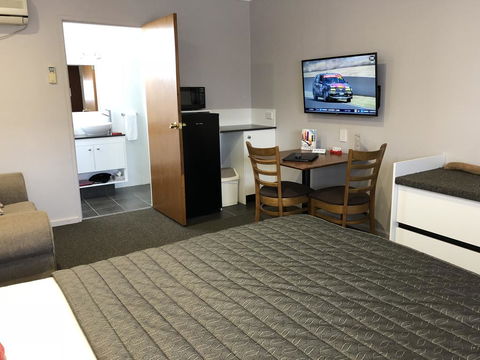 Roydons Motor Inn - Accommodation Redcliffe 1