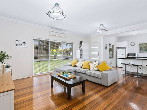 Rye Beach Holiday Home - Accommodation Redcliffe 1