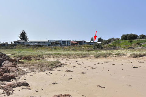 Saltwater Curls Anna Bay Coastal Retreat With Views - Accommodation Redcliffe 2