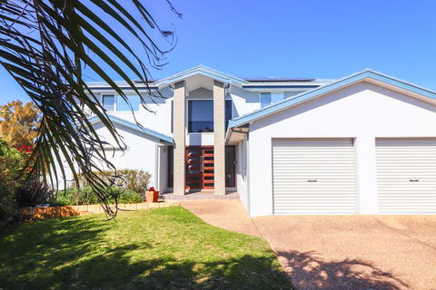 Saltwater Manor - Accommodation Redcliffe 2