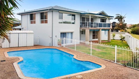 Saltwater Manor - Accommodation Redcliffe 0