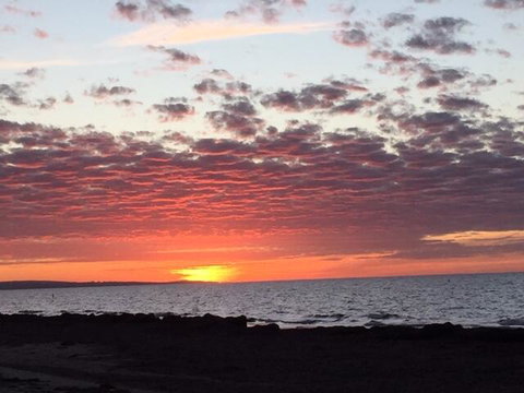 Salty Dayz - Accommodation Redcliffe 2