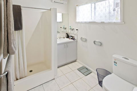Sama-Sama - Walking Distance To Town And Water - Accommodation Redcliffe 3