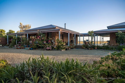 Sanctuary@Waratah - Accommodation Redcliffe 0