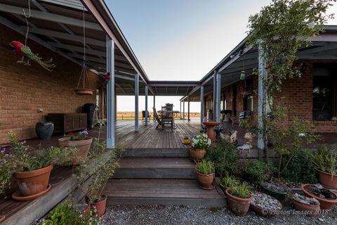 Sanctuary@Waratah - Accommodation Redcliffe 1