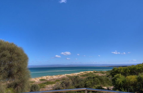 Sandbar Beach House - Accommodation Redcliffe 3
