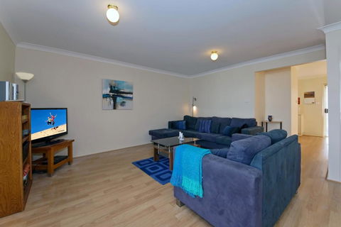 Sandcastles, 2/23 Robinson Street - Accommodation Redcliffe 0