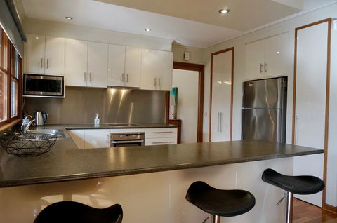 Sandy Bottoms - Accommodation Redcliffe 2