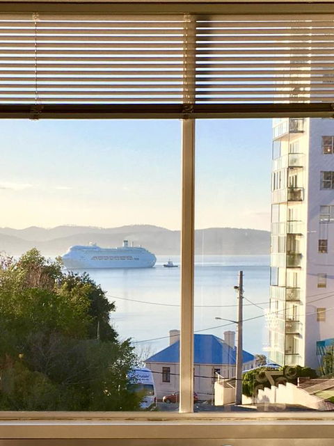 Scarlett's By Salamanca - Accommodation Redcliffe 3