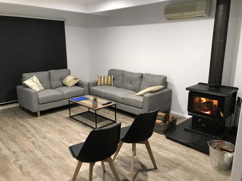 Schoolmasters Digs - Accommodation Redcliffe 3