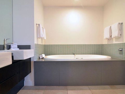 Sea Temple Port Douglas Swim Out Two Bathrooms - Direct Pool Access - Accommodation Redcliffe 3