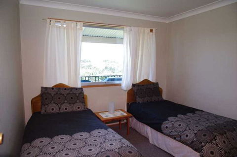 Sea View, 3 Hodgson Street - Accommodation Redcliffe 2