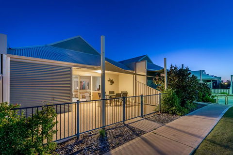 Seafront Unit 49 - Accommodation Redcliffe 1