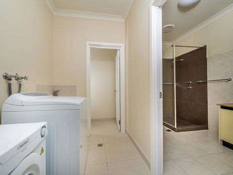 Seafront Unit 50 - Accommodation Redcliffe 2