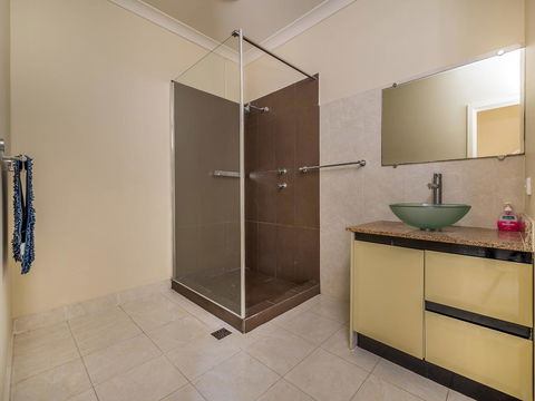 Seafront Unit 50 - Accommodation Redcliffe 3