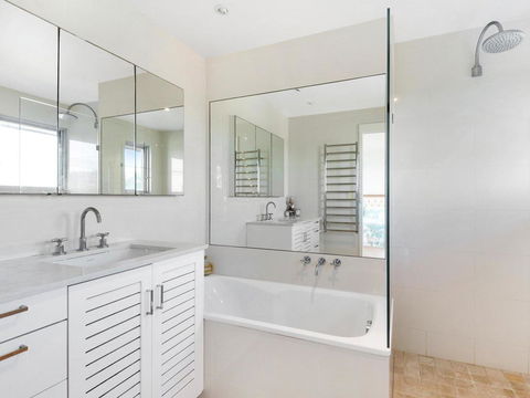Seascape - Accommodation Redcliffe 2