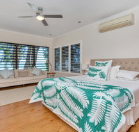 Seascape Luxury Beachfront House - Accommodation Redcliffe