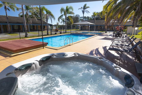 Seashells Beachfront Resort - Accommodation Redcliffe 0