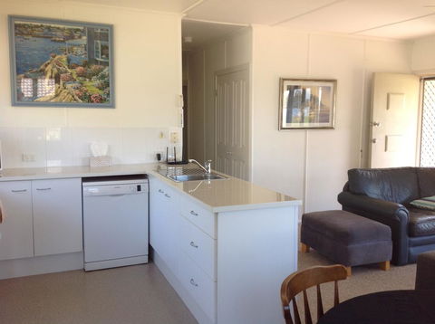 Seaside Cottage - Accommodation Redcliffe 2