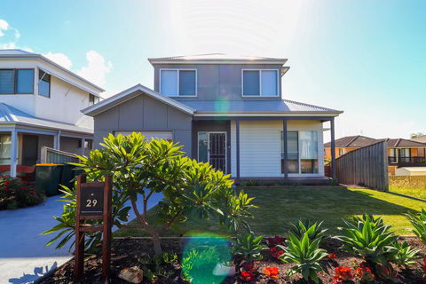 Seaside Escape - Accommodation Redcliffe 1