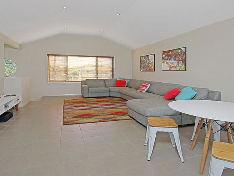 Seaside Escape - At Jones Beach, Swimming Pool - Accommodation Redcliffe 3