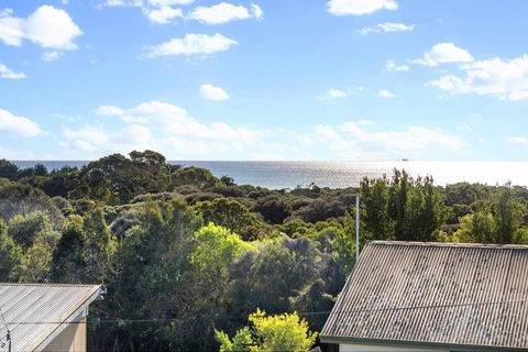 SEASIDE SERENITY 2 - L'Abode Accommodation - Accommodation Redcliffe 3