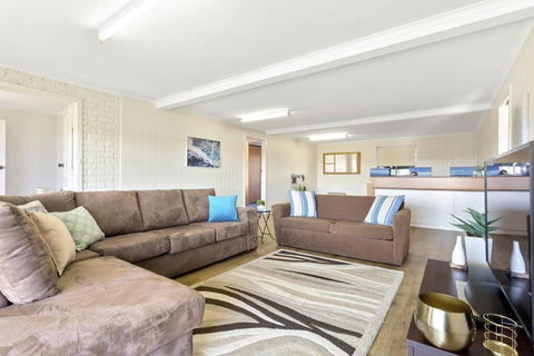 SEASIDE SERENITY 2 - L'Abode Accommodation - Accommodation Redcliffe 0