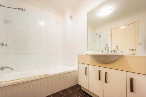 Seaspray 5 - Accommodation Redcliffe 0