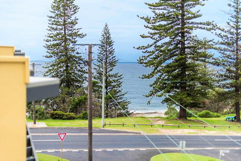 Seaspray 5 - Accommodation Redcliffe 2