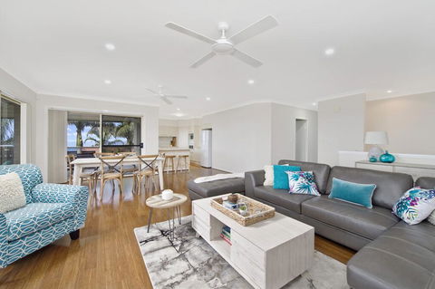 SEAVIEW DREAM - Bonny Hills - Accommodation Redcliffe 2