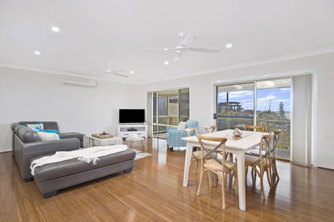 SEAVIEW DREAM - Bonny Hills - Accommodation Redcliffe 1