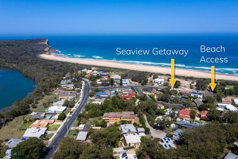 Seaview Getaway - Accommodation Redcliffe 2