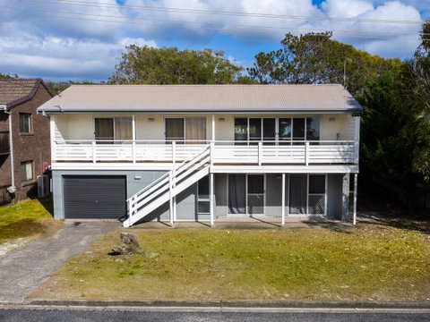 Seaview Getaway - Accommodation Redcliffe 0