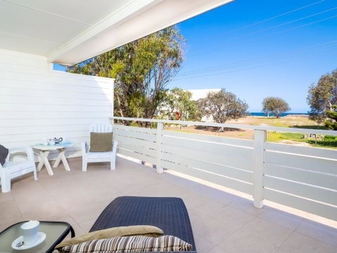 Seaview Getaway - Accommodation Redcliffe 1